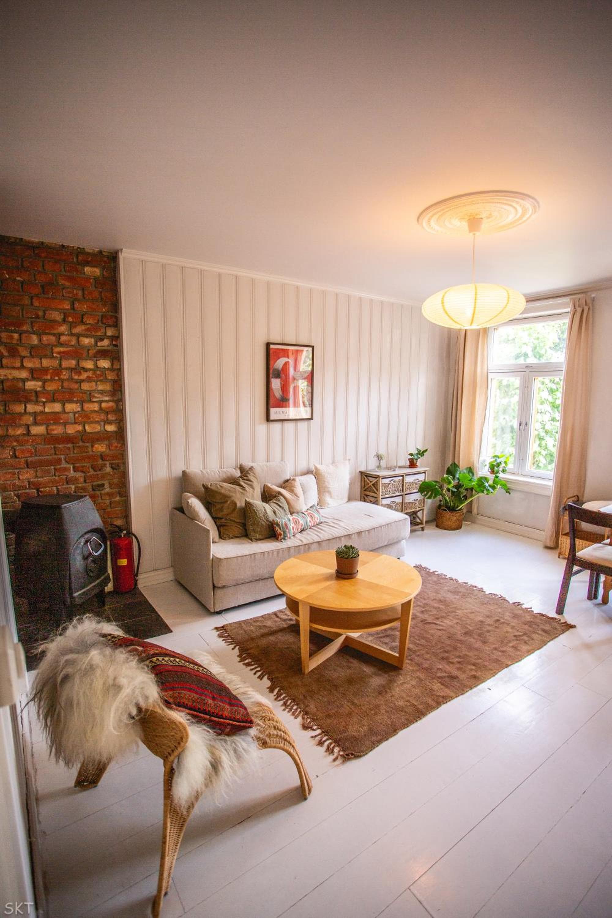 Charming 1800s Apt w fireplace and free parking photo 6