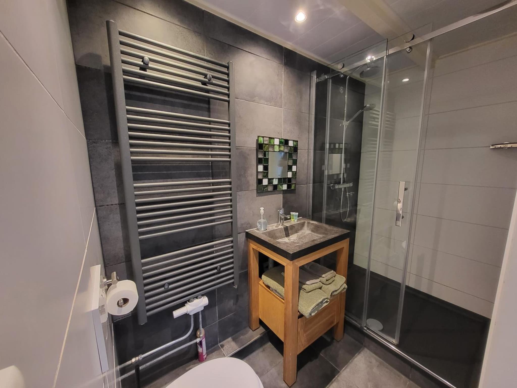 Spacious private guest house photo 8