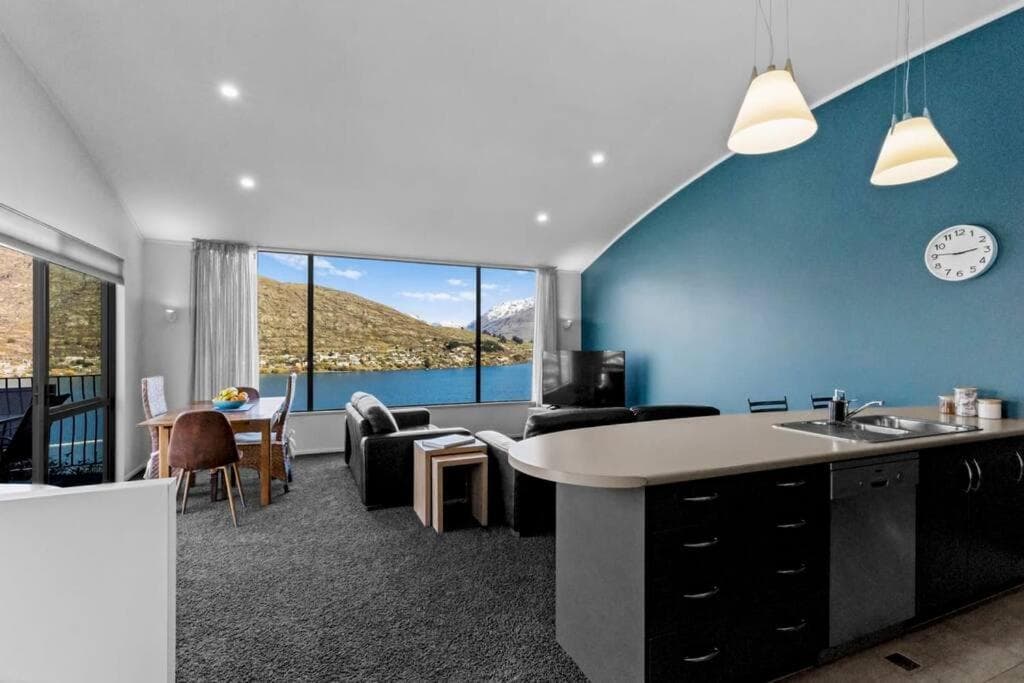 Remarkable View 3 bedroom - lake and mountain views photo 9