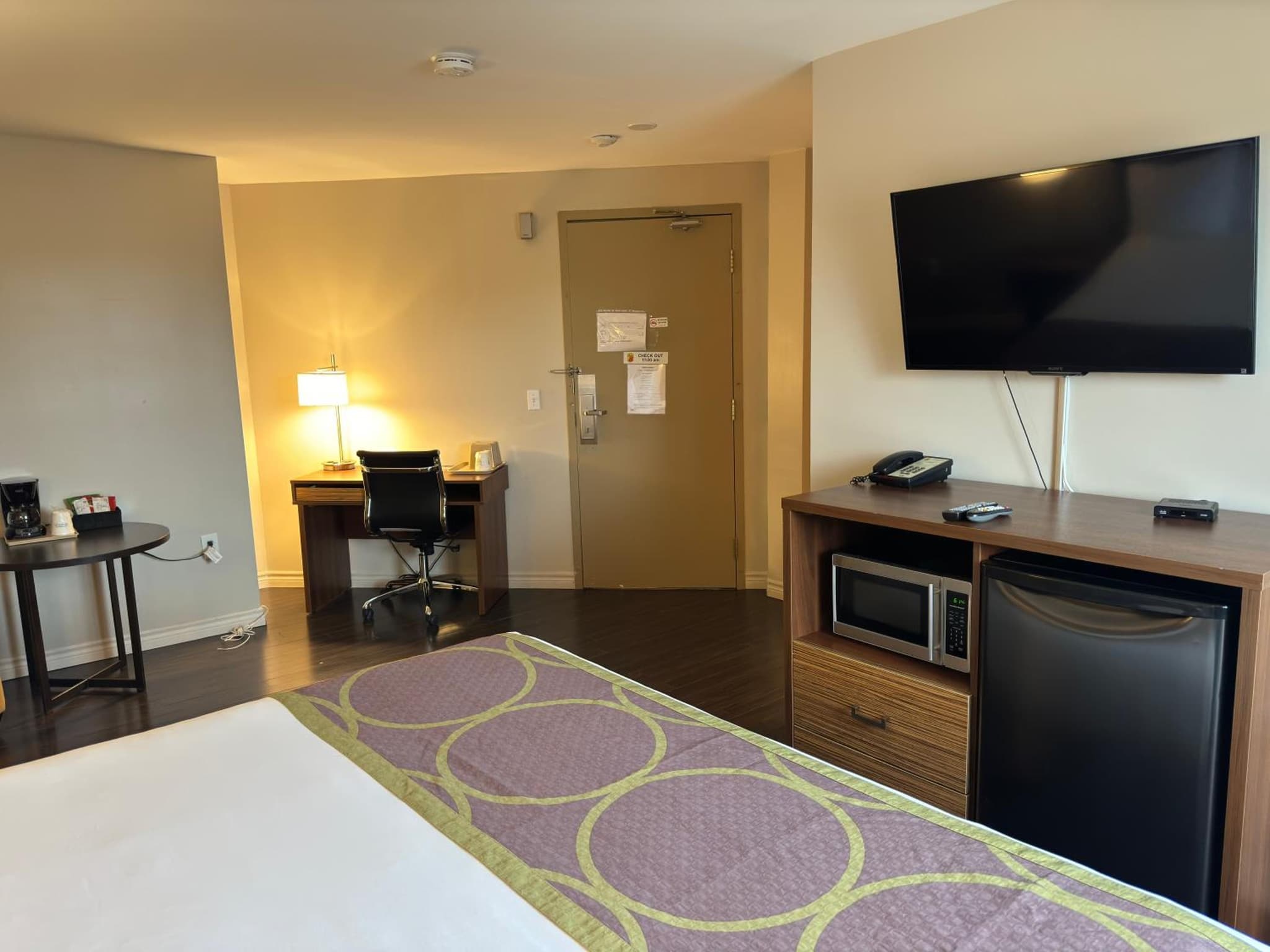 Super 8 by Wyndham Guelph photo 3