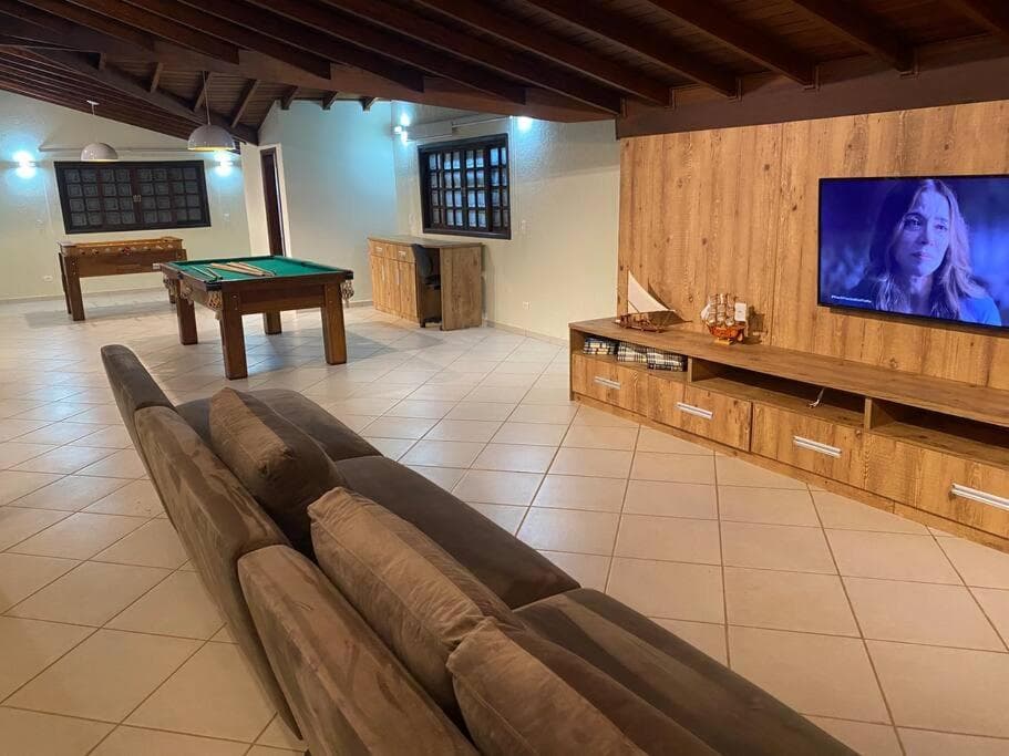 Casa adorável com 6 quartos, piscina, sauna, lareira e academia photo 8
