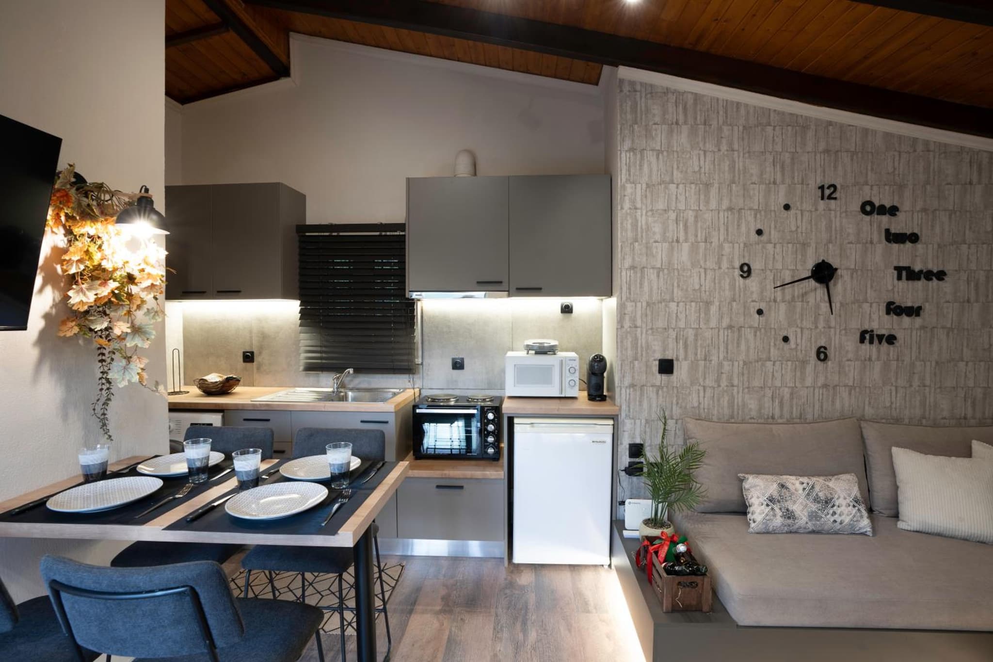 PLATS Traditional Living photo 2