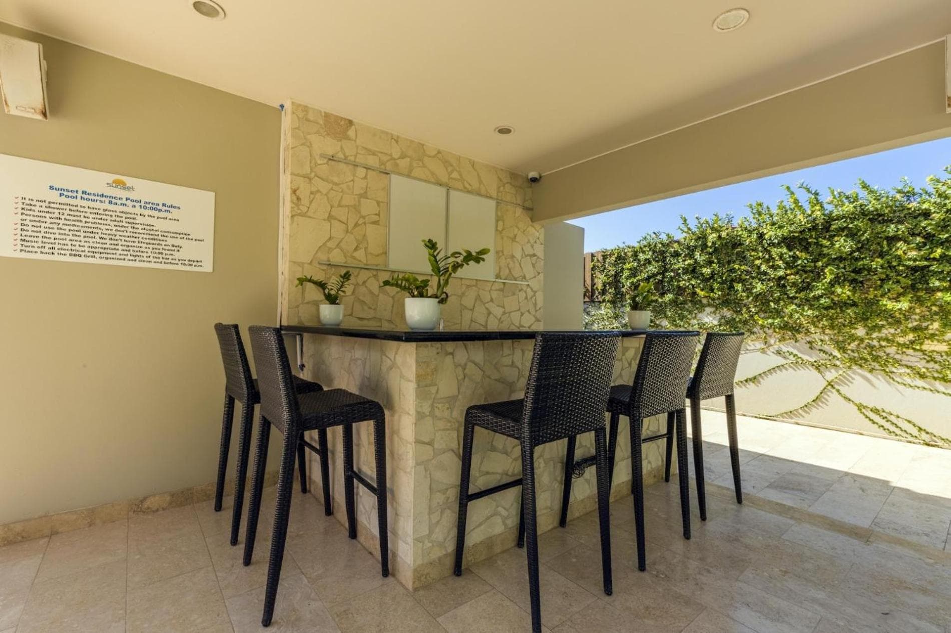 4 Bedrooms modern Condo at walking distance from Eagle beach photo 6