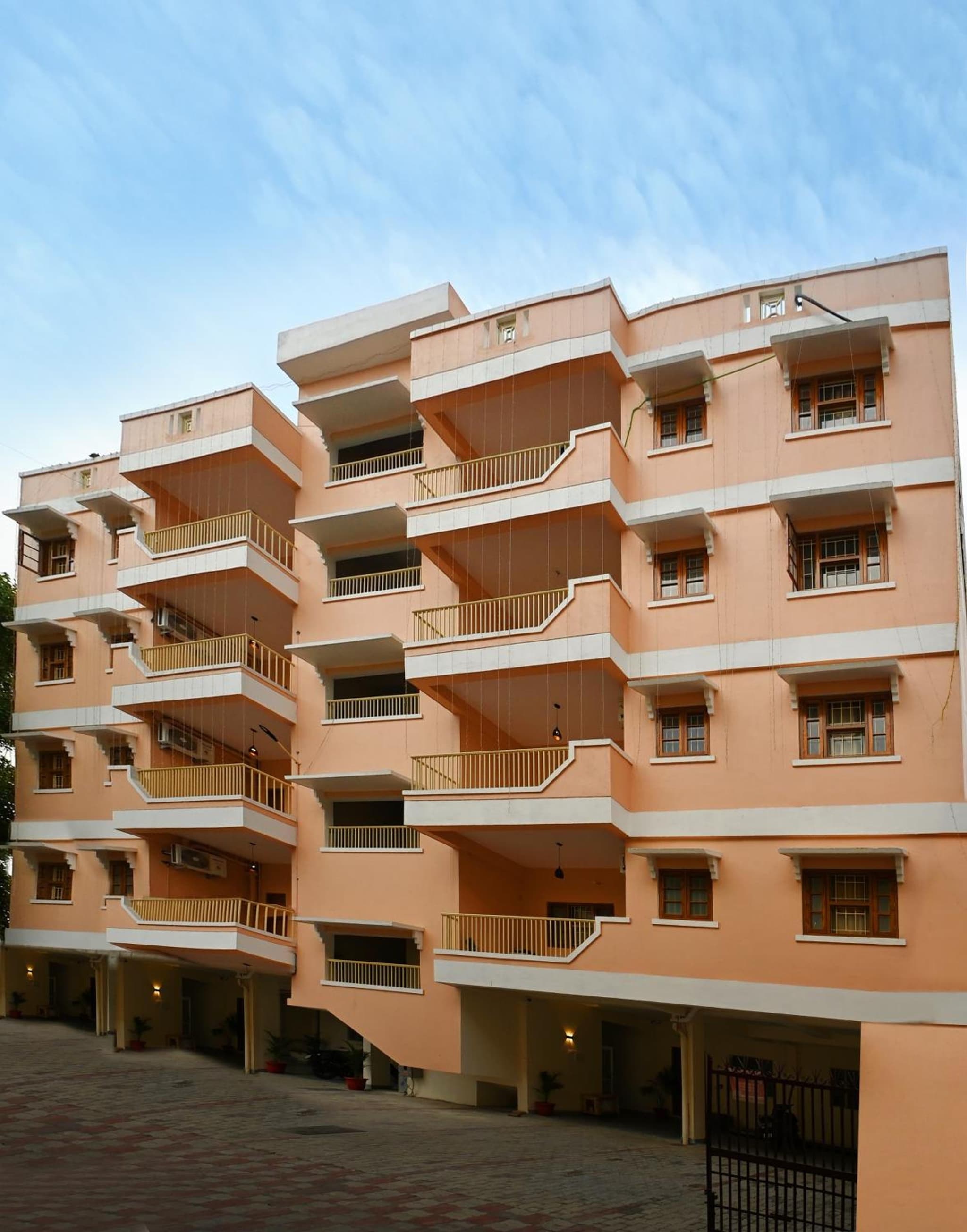 ZoomStay - 3BHK Apartments