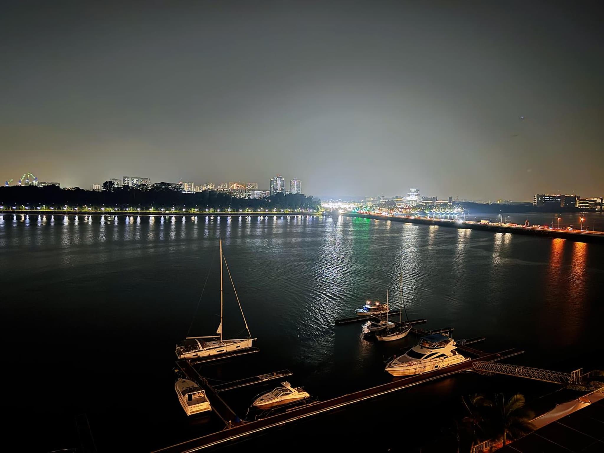 TheBess Hotel Tokyo is located adjacent to Singapore and offers a sea viewIt is a family business smart room with the sea view of Princess Bay富力公主湾 photo 9