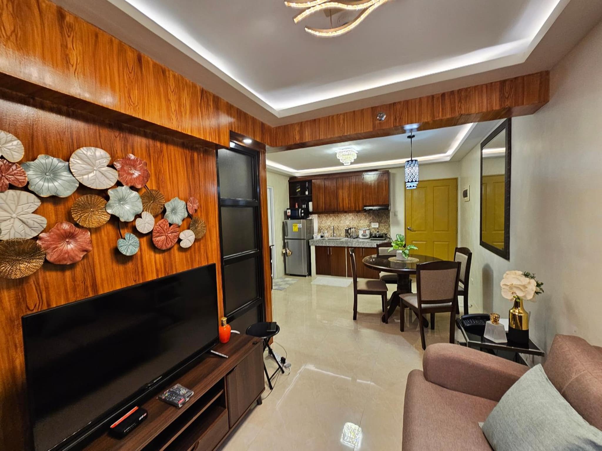 Executive Suite Condo 1 photo 6