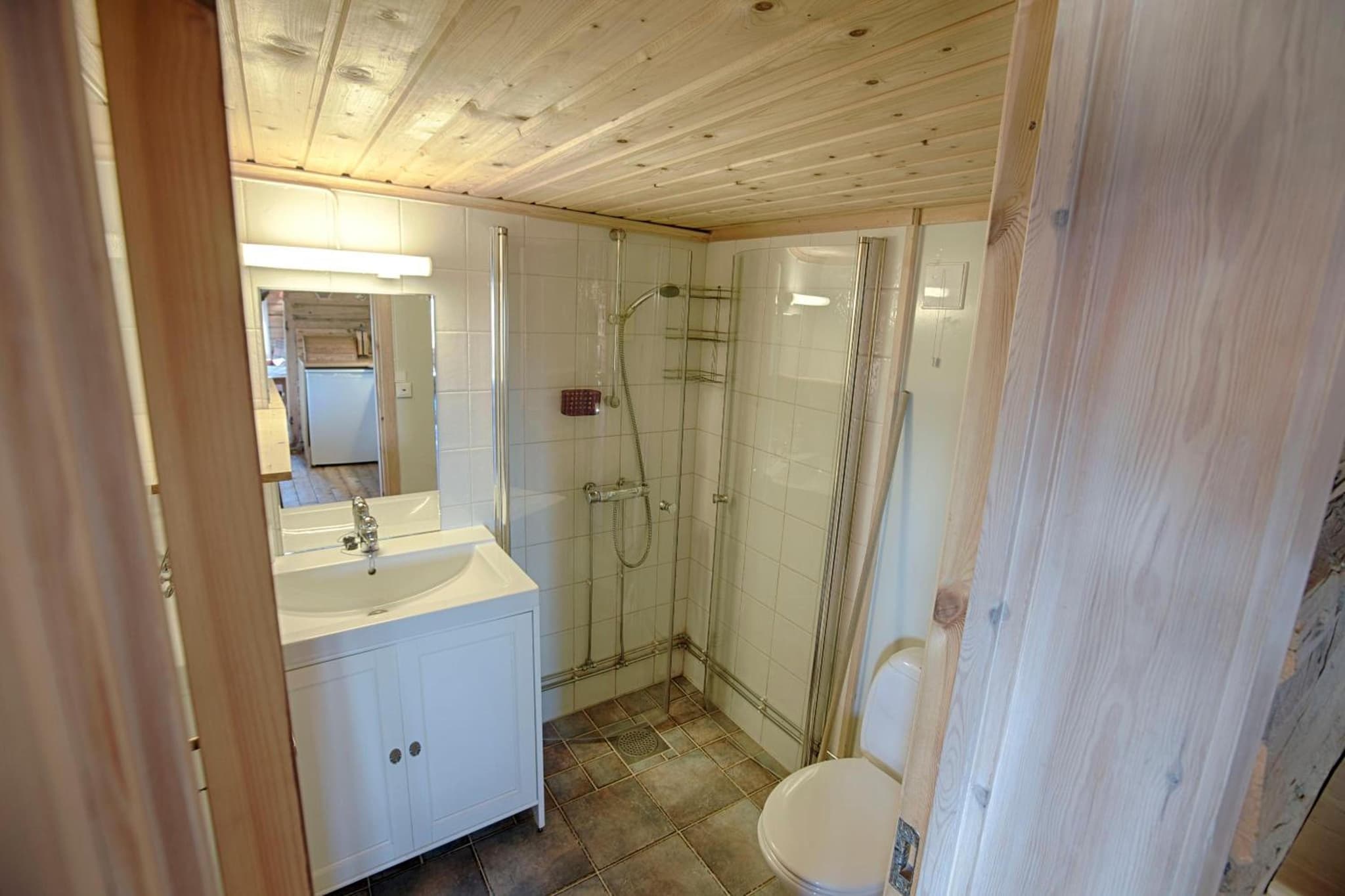 Charming Cabin With Old Timber, Fireplace & Views photo 2