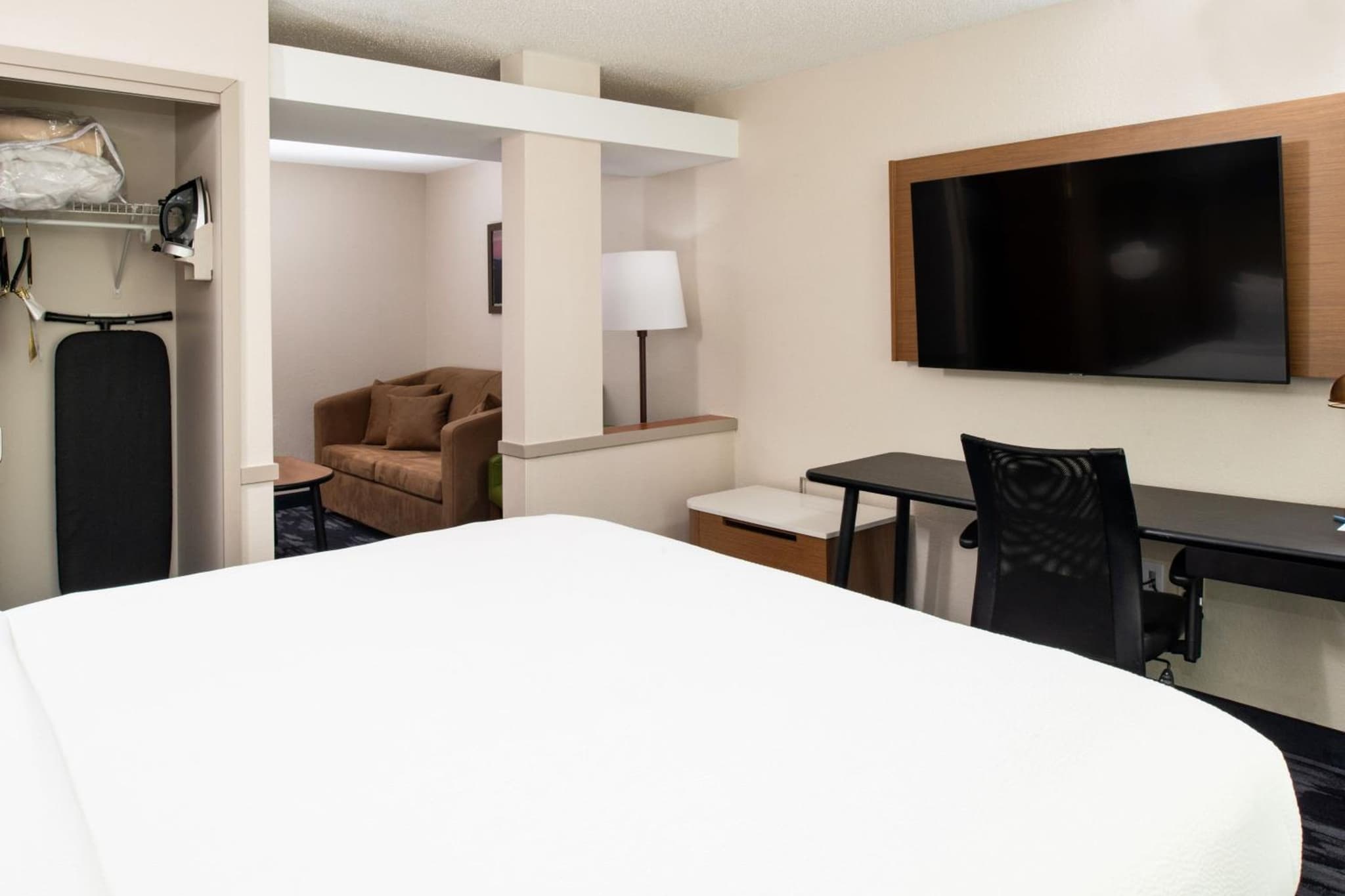 Fairfield Inn & Suites Greensboro Wendover photo 3