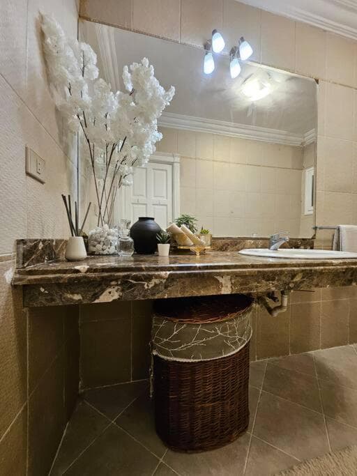 Dreamland Stylish 2BD with a garden and pool access photo 2