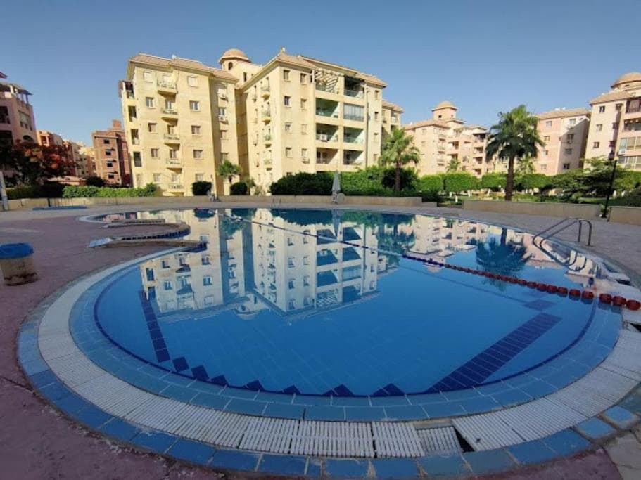 Dreamland Stylish 2BD with a garden and pool access photo 8