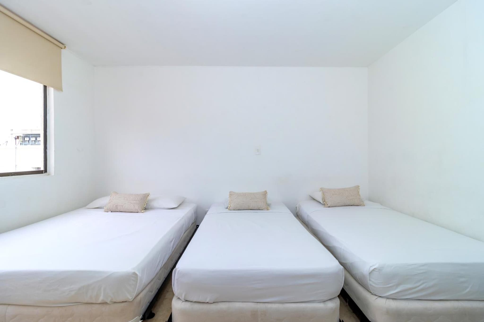 Hotel Axis Inn By GEH Suites photo 2
