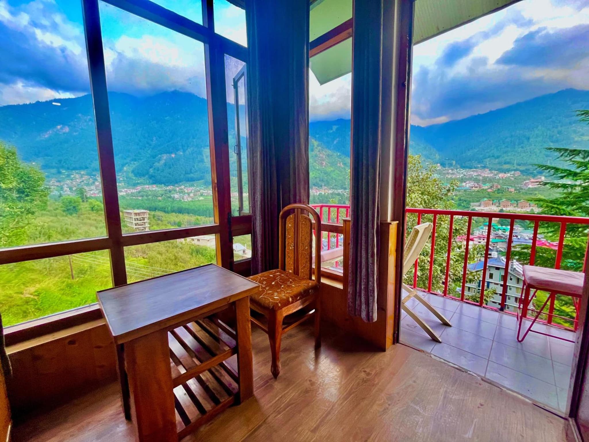Himalayan Nomad Cottage, manali ! all 2 bedroom independent cottages ! personal lawn every cottage ! parking ! scenic mountains view ! spacious rooms ! photo 3