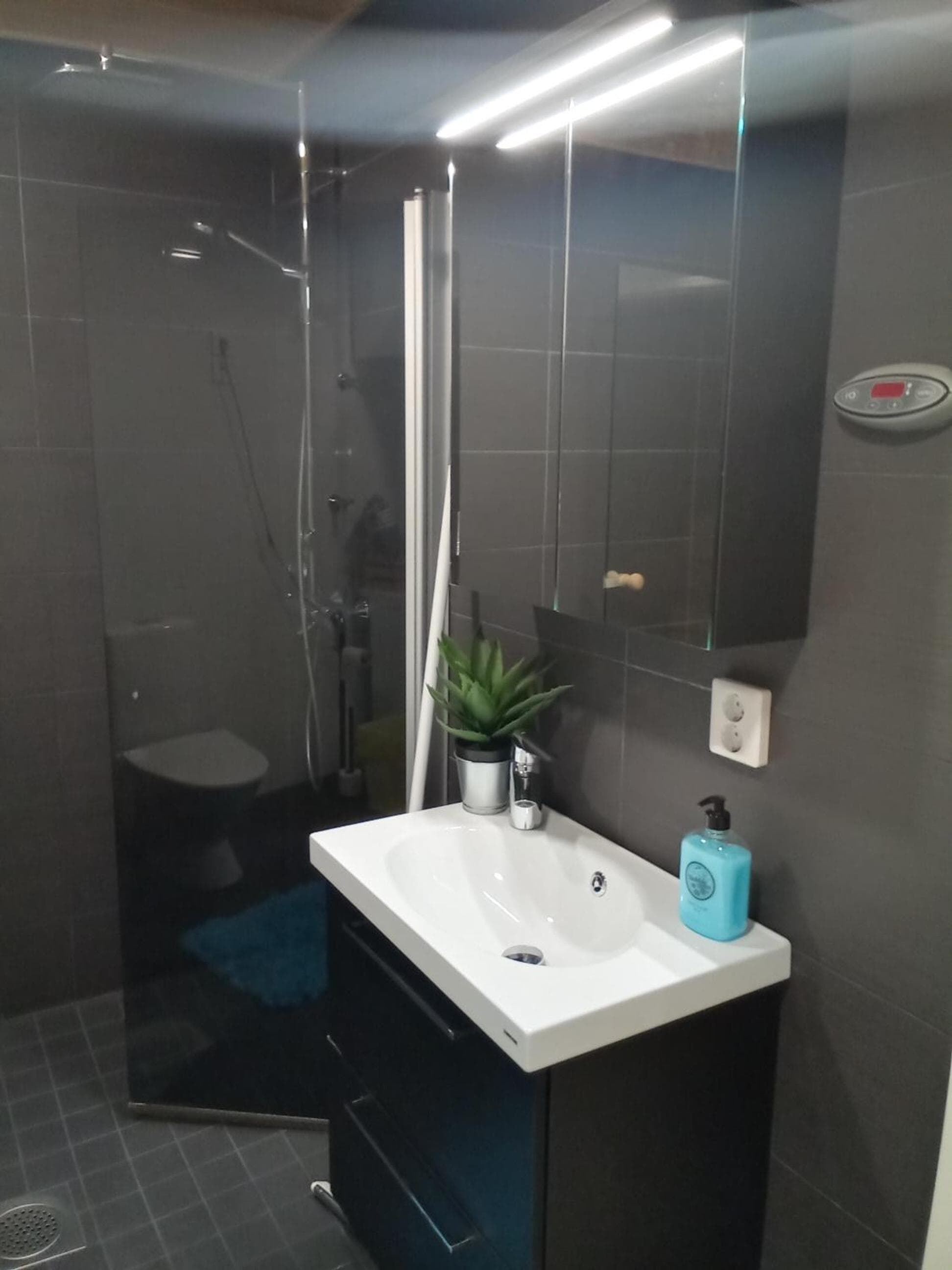 PENTHOUSE AUREA NORDIC Tasokas moderni kaupunki huoneisto Tampereen huipulla -ISO JACUZZI omalla KATTOTERASSILLA - AURINKOTUOLIT ja Aurinko odottaa Sinua - photo 3