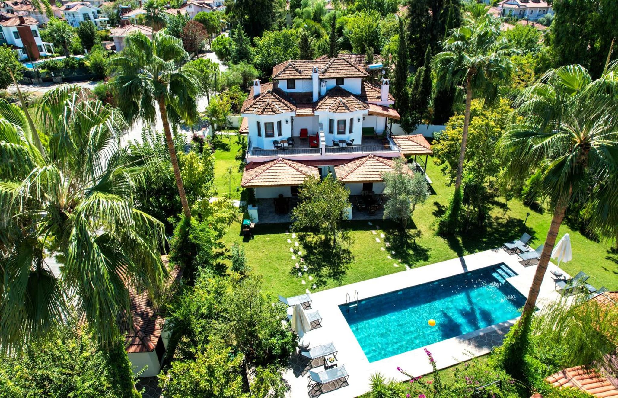 Villa Misli - red/ green