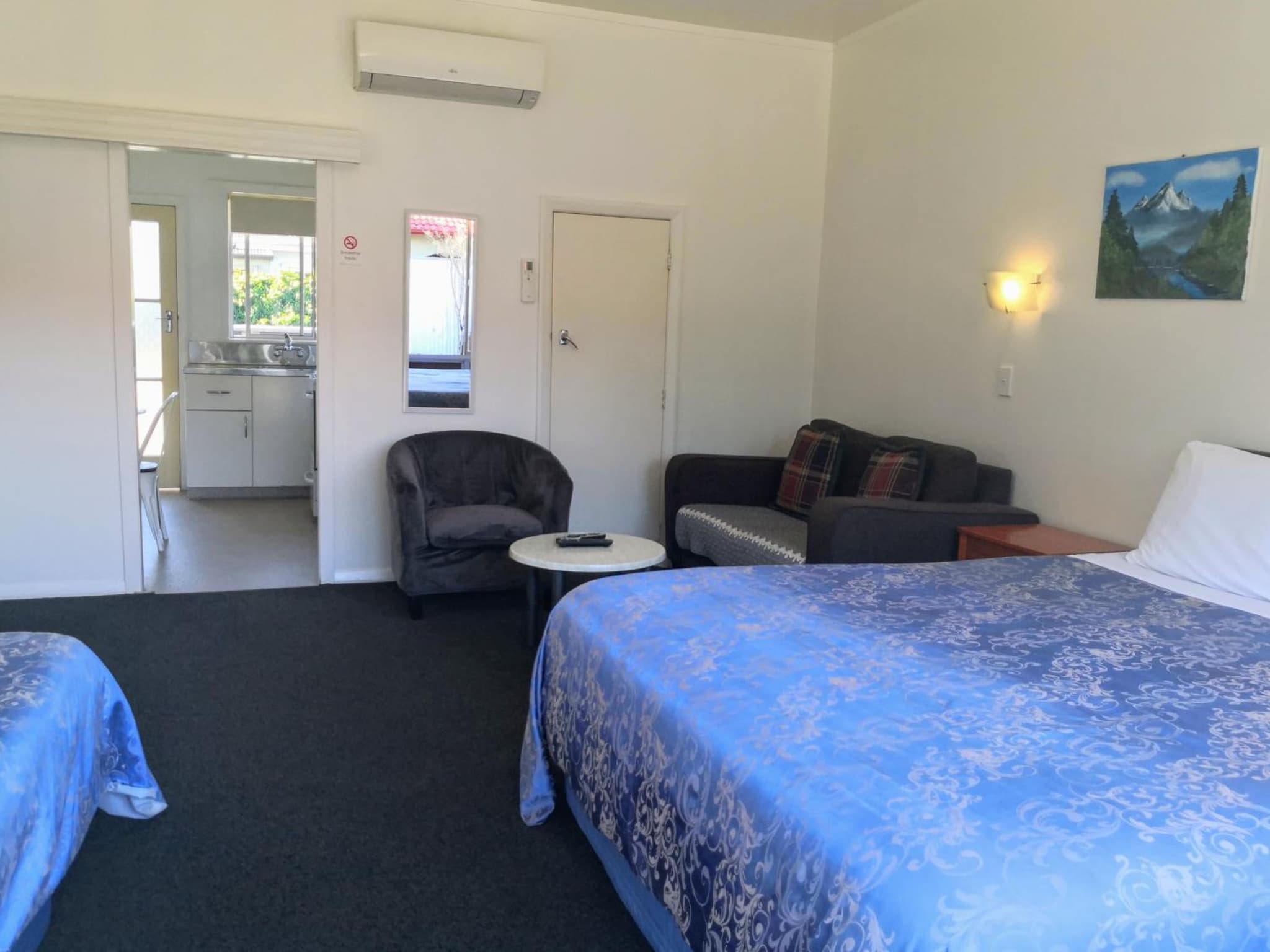 Cambrian Lodge Motel photo 2