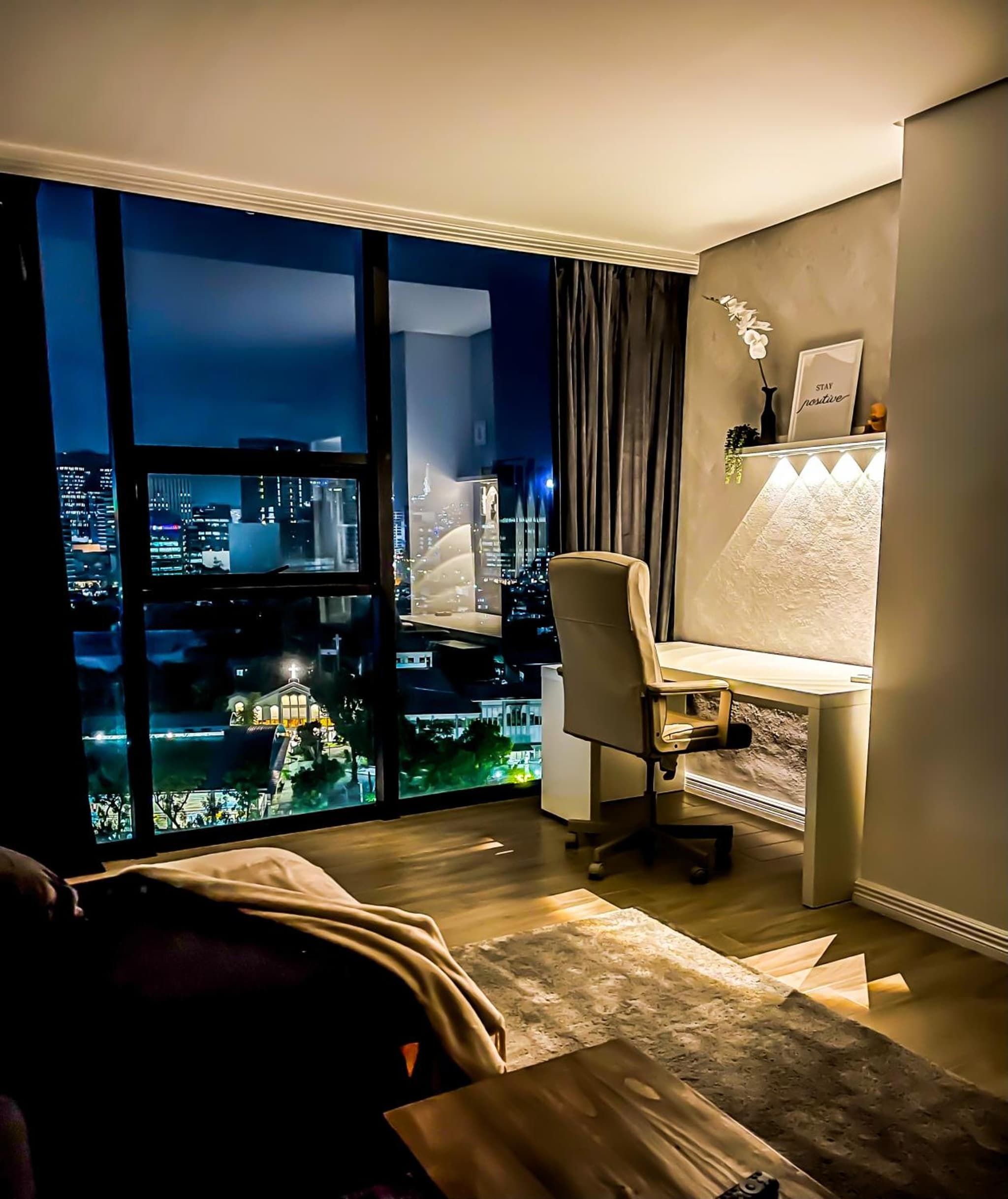 Premier Suites- Panoramic View photo 6