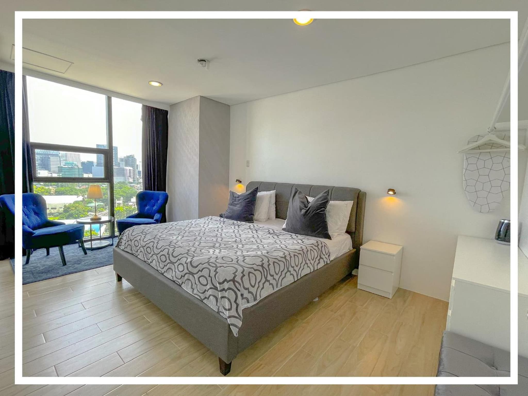 Premier Suites- Panoramic View photo 8