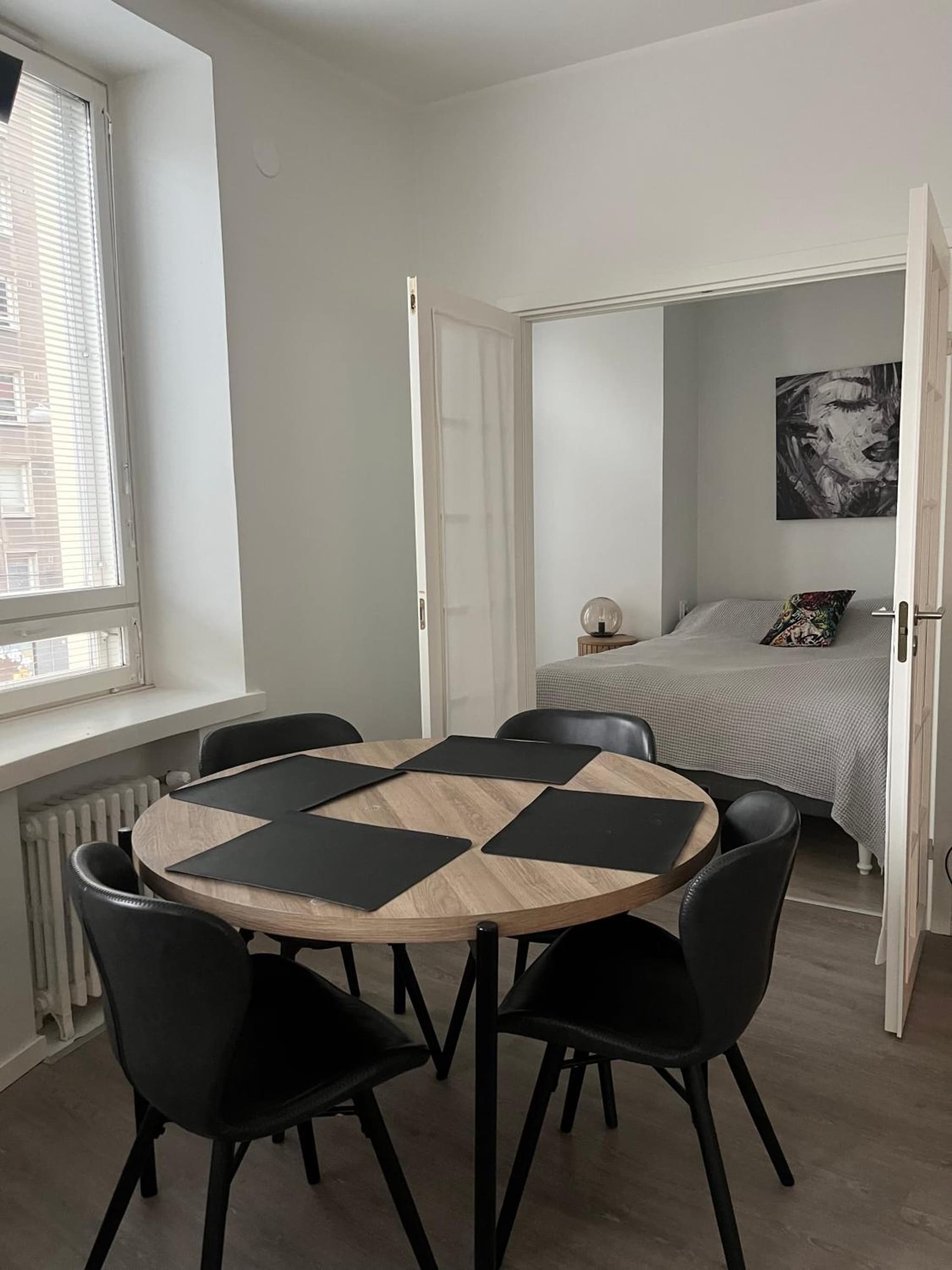 Charming & Cozy Apartment in Downtown photo 3