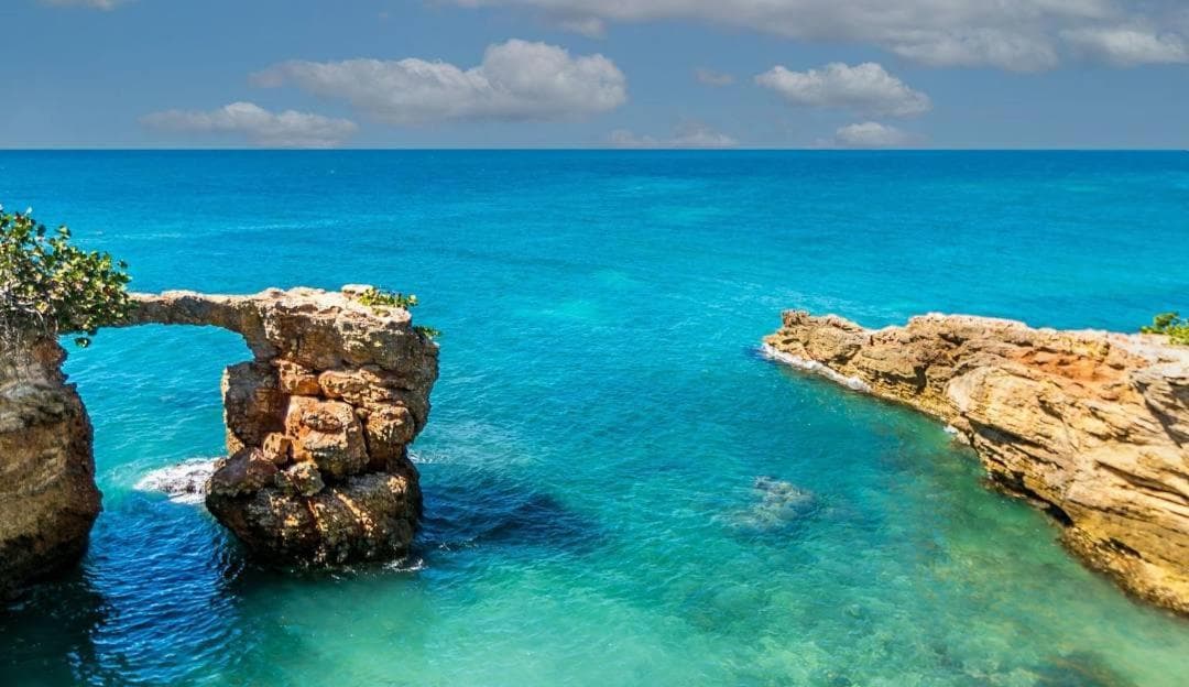 Spacious and comfortable 3 minutes from combate beach, swimming pool and recreational areas