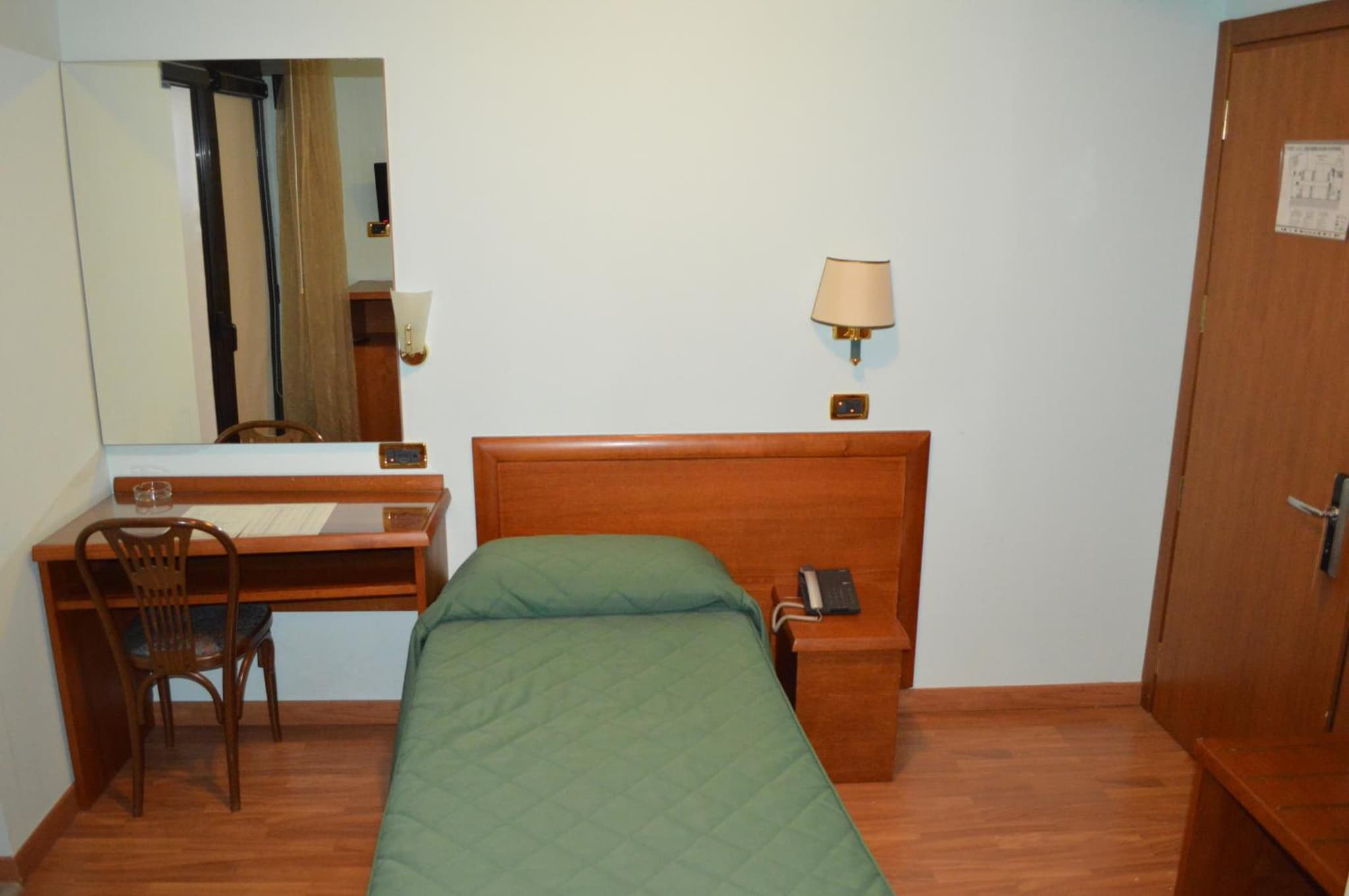 Canadian Hotel photo 8