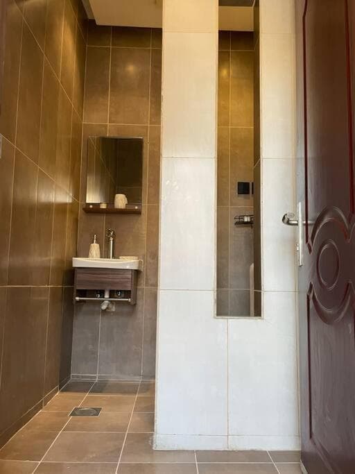 Cozy studio with privet entry photo 8