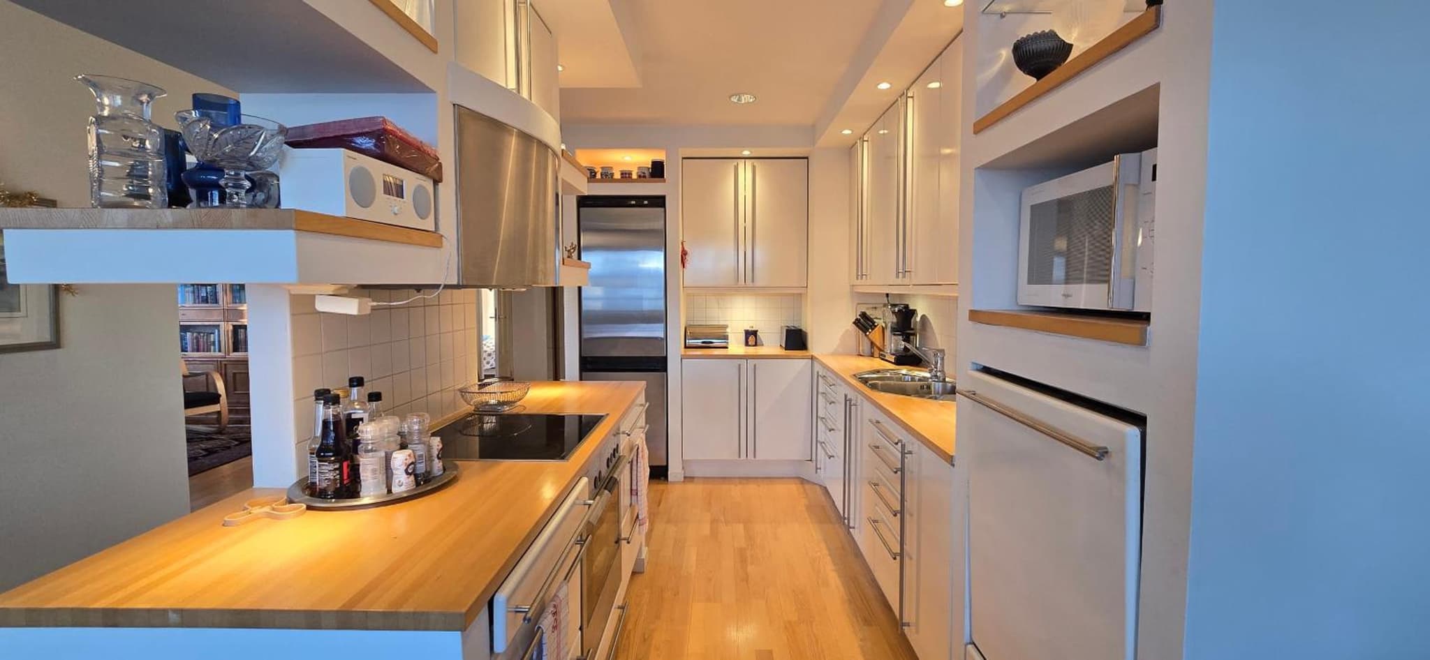 Spacious Design Apartment photo 4