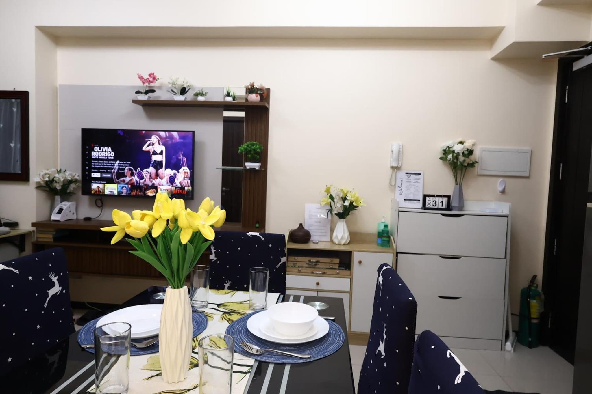 Bayfront Suite in Pasay Near NAIA Terminal, PICC, Star City, MOA and US Embassy - Pet-Friendly, Wi-Fi & Netflix, Free Swimming Pool, Sauna, Work from Home  photo 5