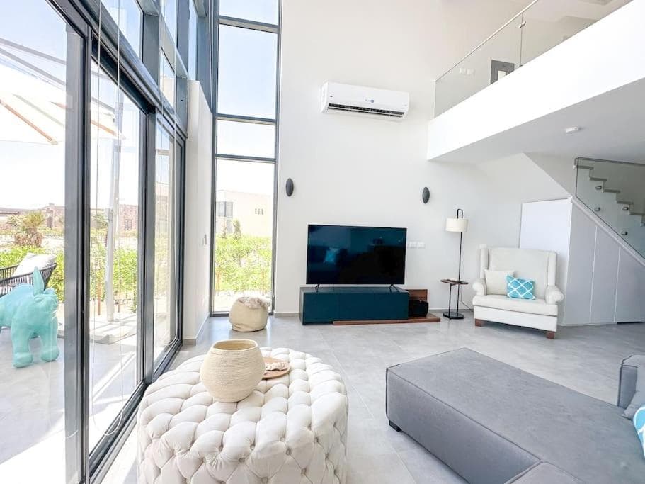 Beachfront Spacious Somabay Loft photo 3