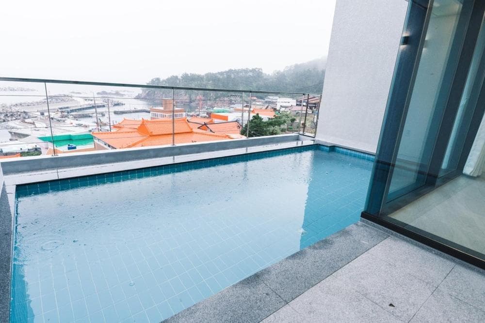 Pohang Madame Annette Pool Villa dogs allowed
