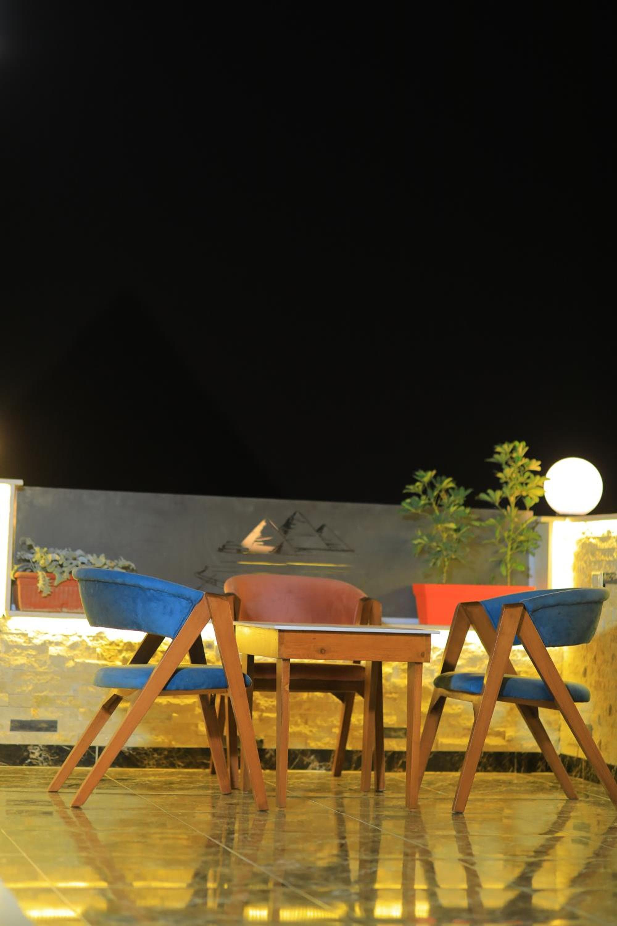 pyramids solar boat inn photo 7