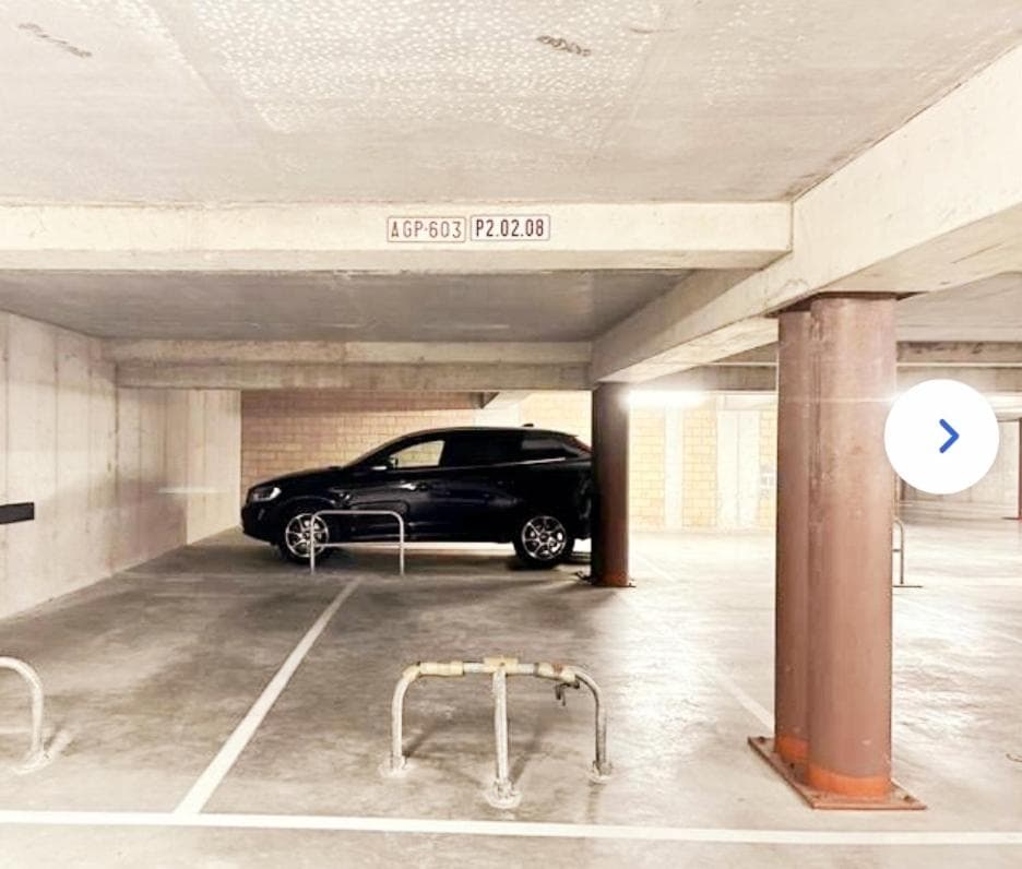 Louis met parking photo 2