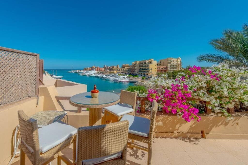Luxury apartment on the Marina photo 8