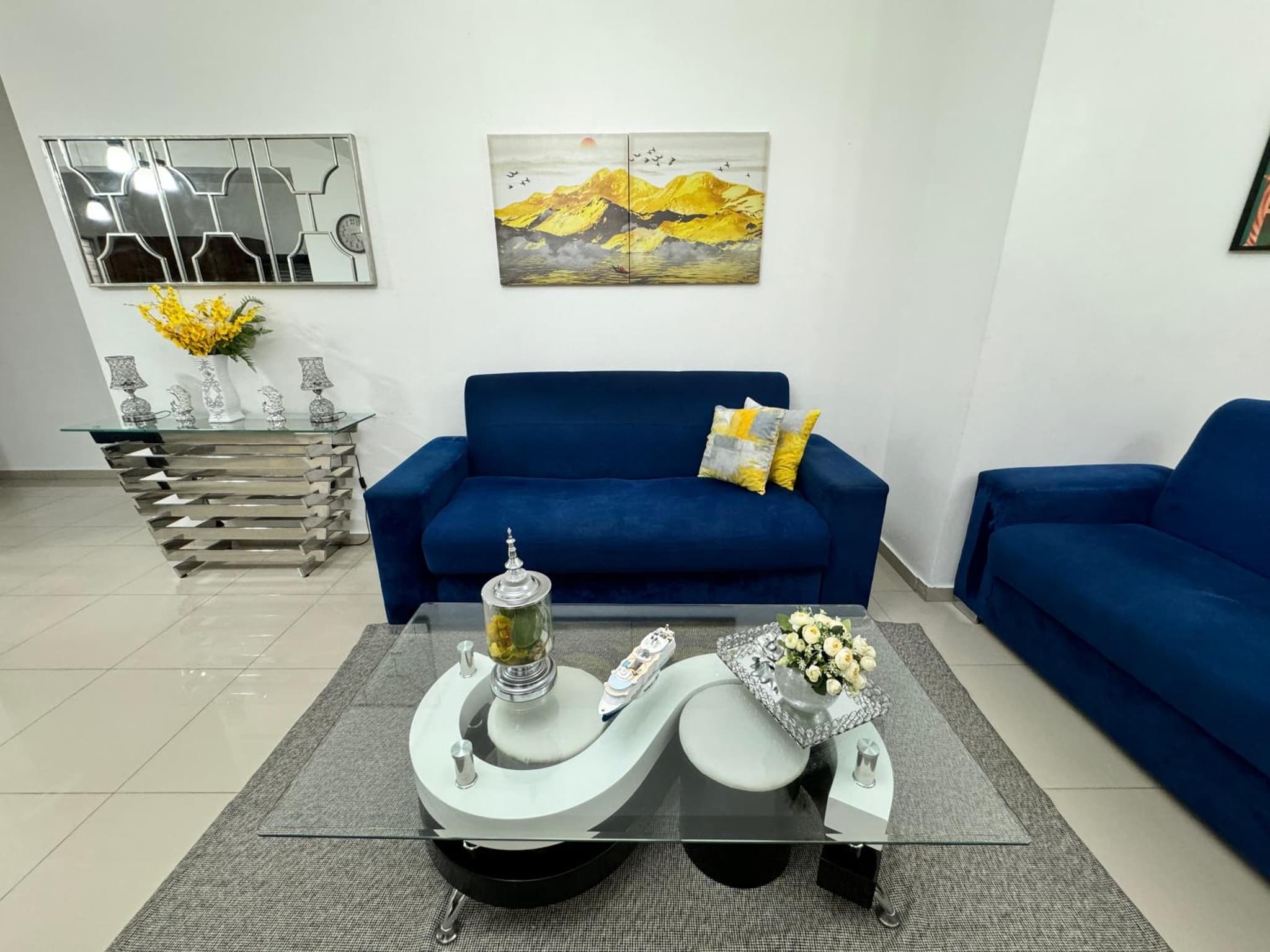 Paramount 3-Bedroom Apartment with Parking photo 8