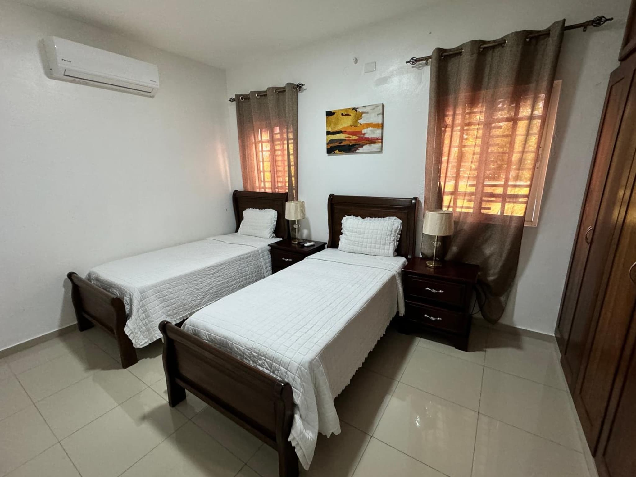 Paramount 3-Bedroom Apartment with Parking photo 4