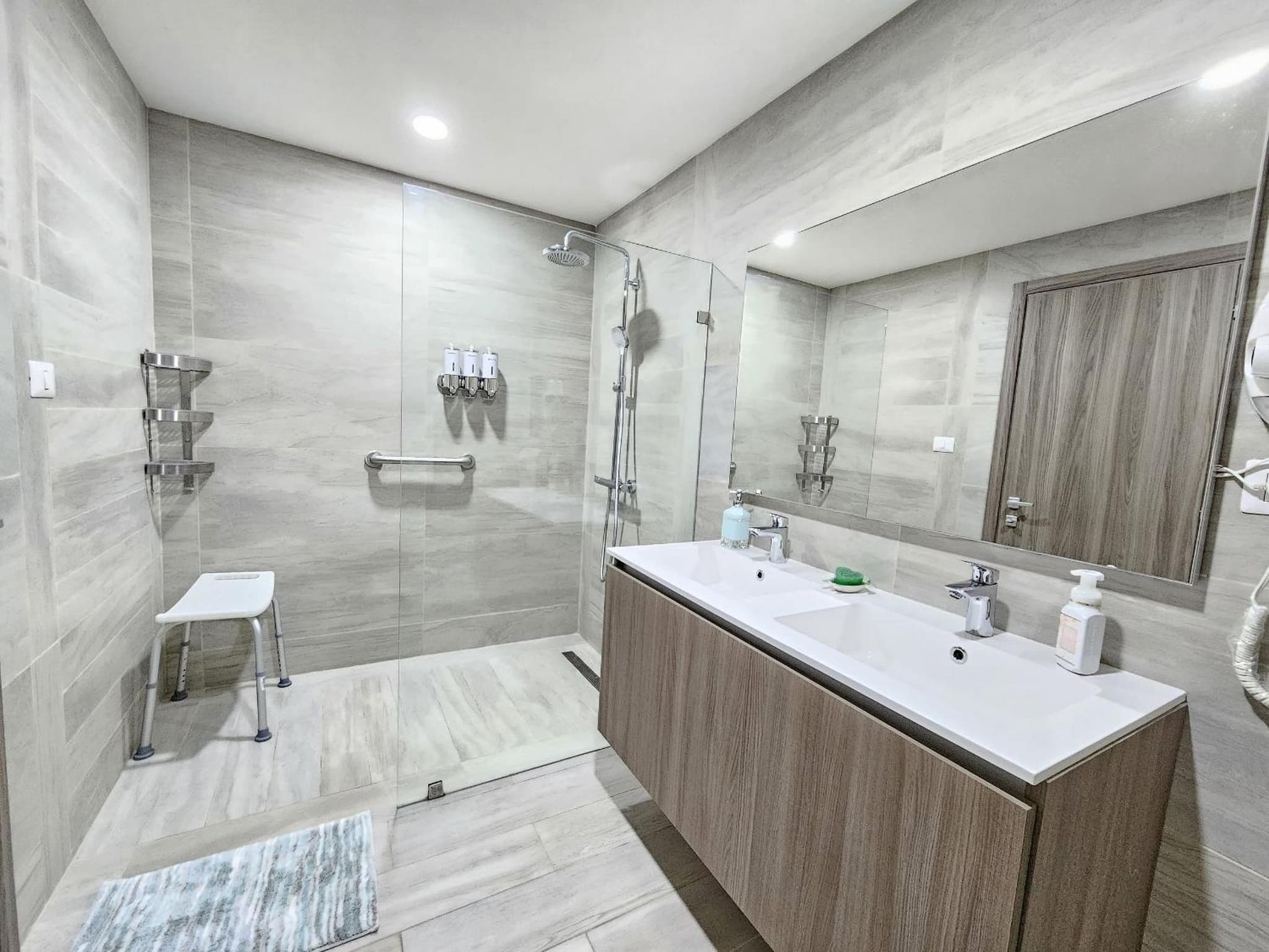 Coral Bay#2 Getaway | 2BR Condo | Pool View photo 4