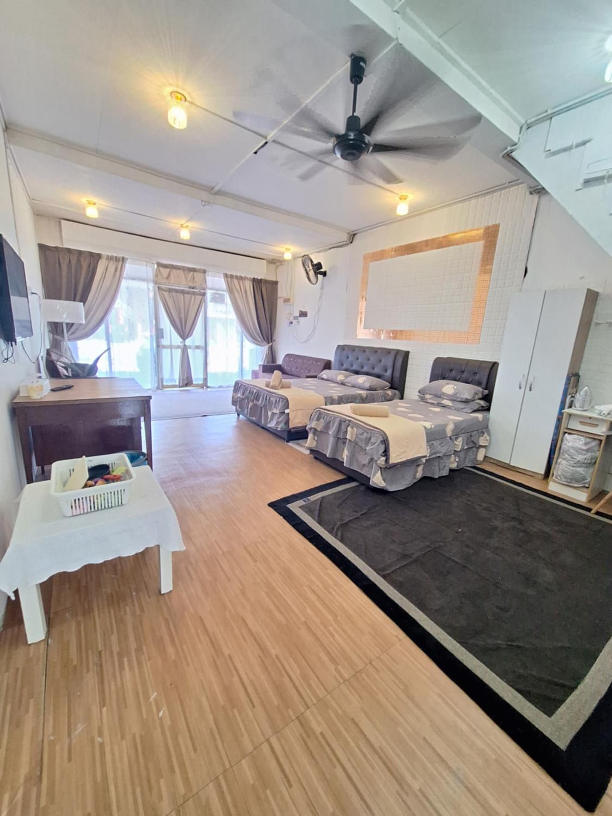 Studio Room Bourgenvilla Jalan Budiman Batu Burok KTrg photo 6