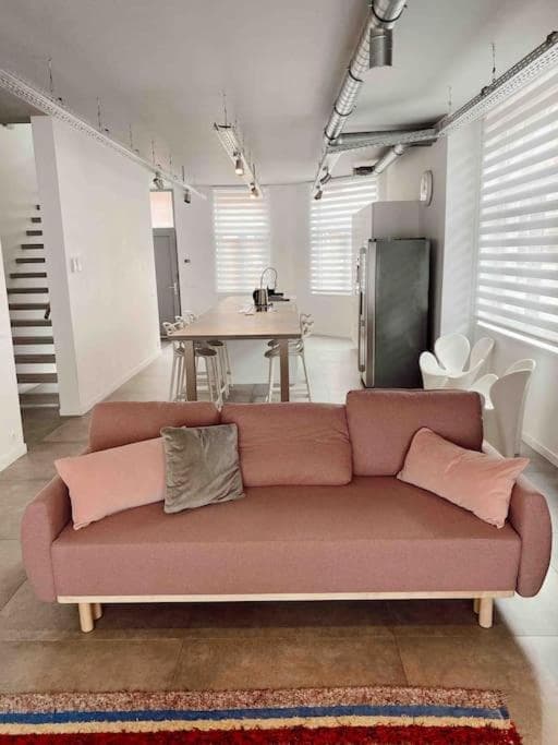 Beautiful spacious 1 bedroom loft photo 9