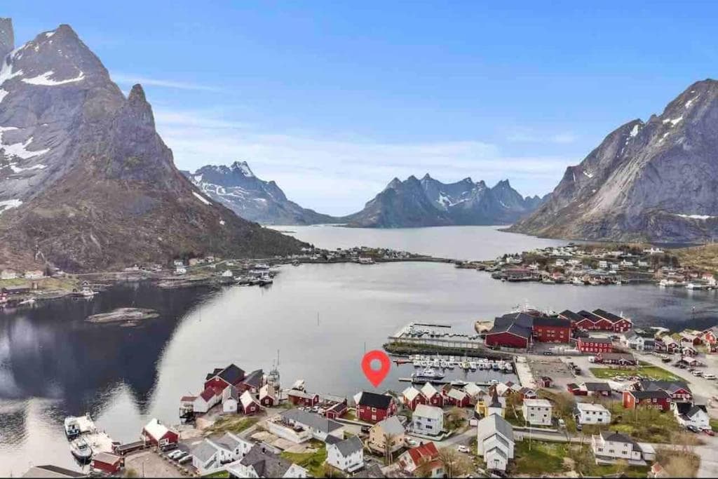 Reine Front View - Mountain & Seaview photo 8