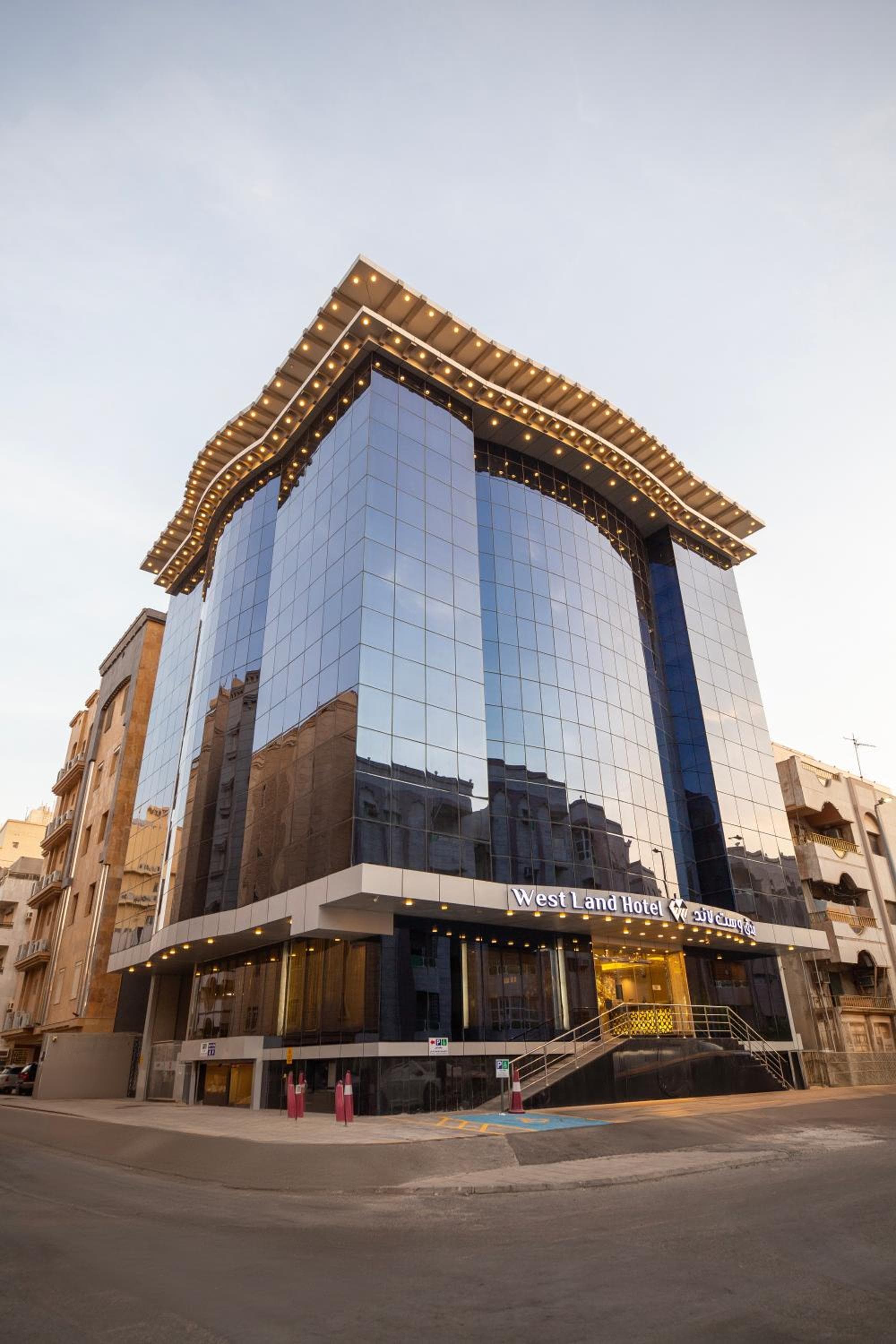 فندق وست لاند West Land Hotel