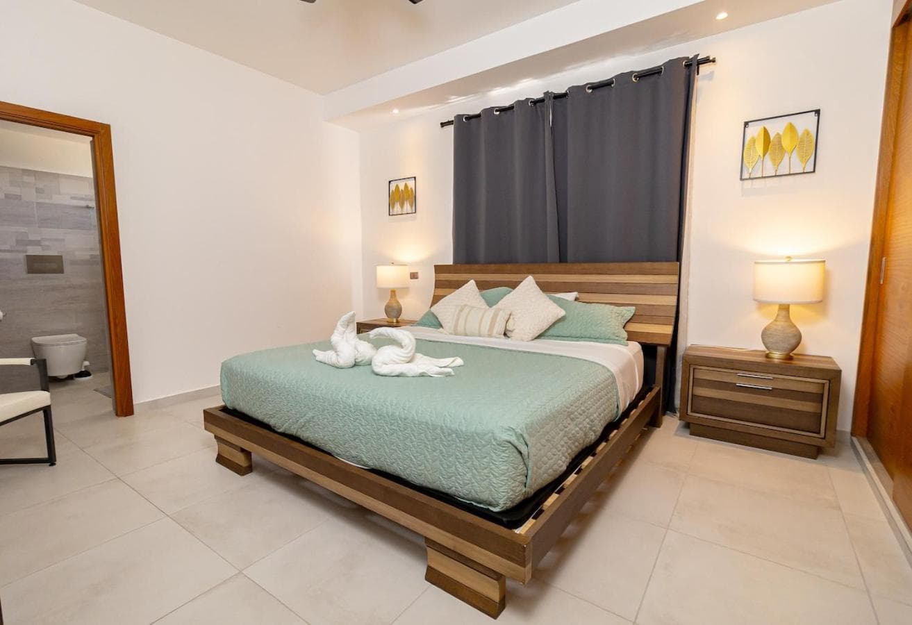 Elegant 2 Bedroom Apartment with Pool photo 8
