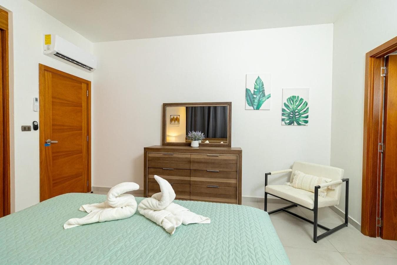 Elegant 2 Bedroom Apartment with Pool photo 7