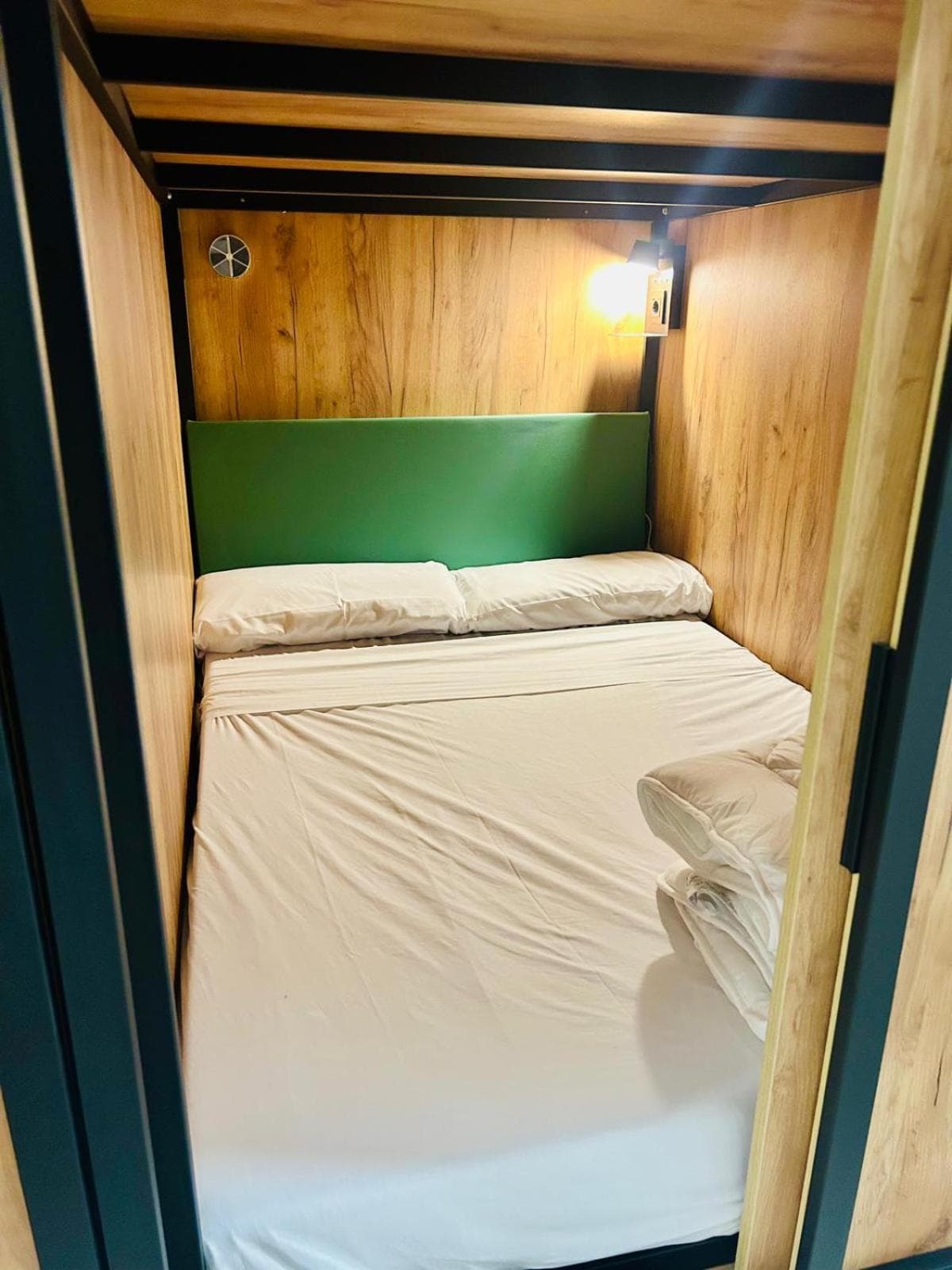 Capsule Inn Madrid photo 9