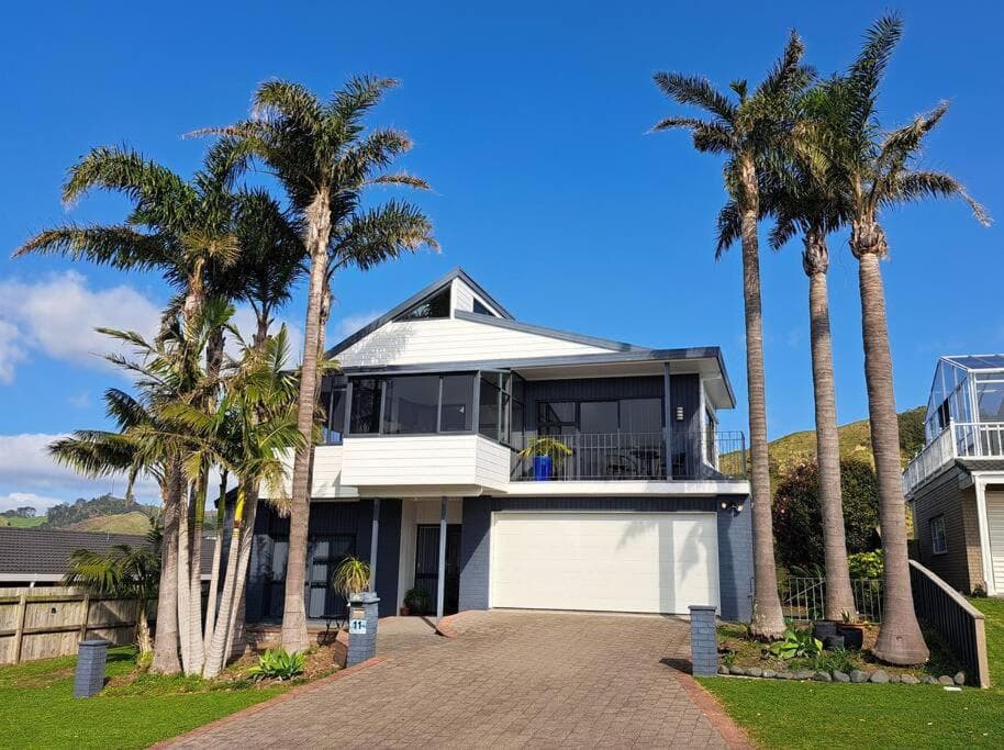 Quiet 2 Bedroom Retreat near the Beach