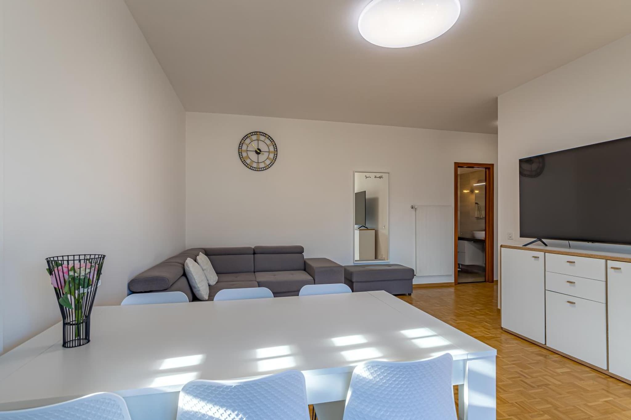 Imperial of Lugano 4 with a lake view behind the station and 10 min from the lake photo 8