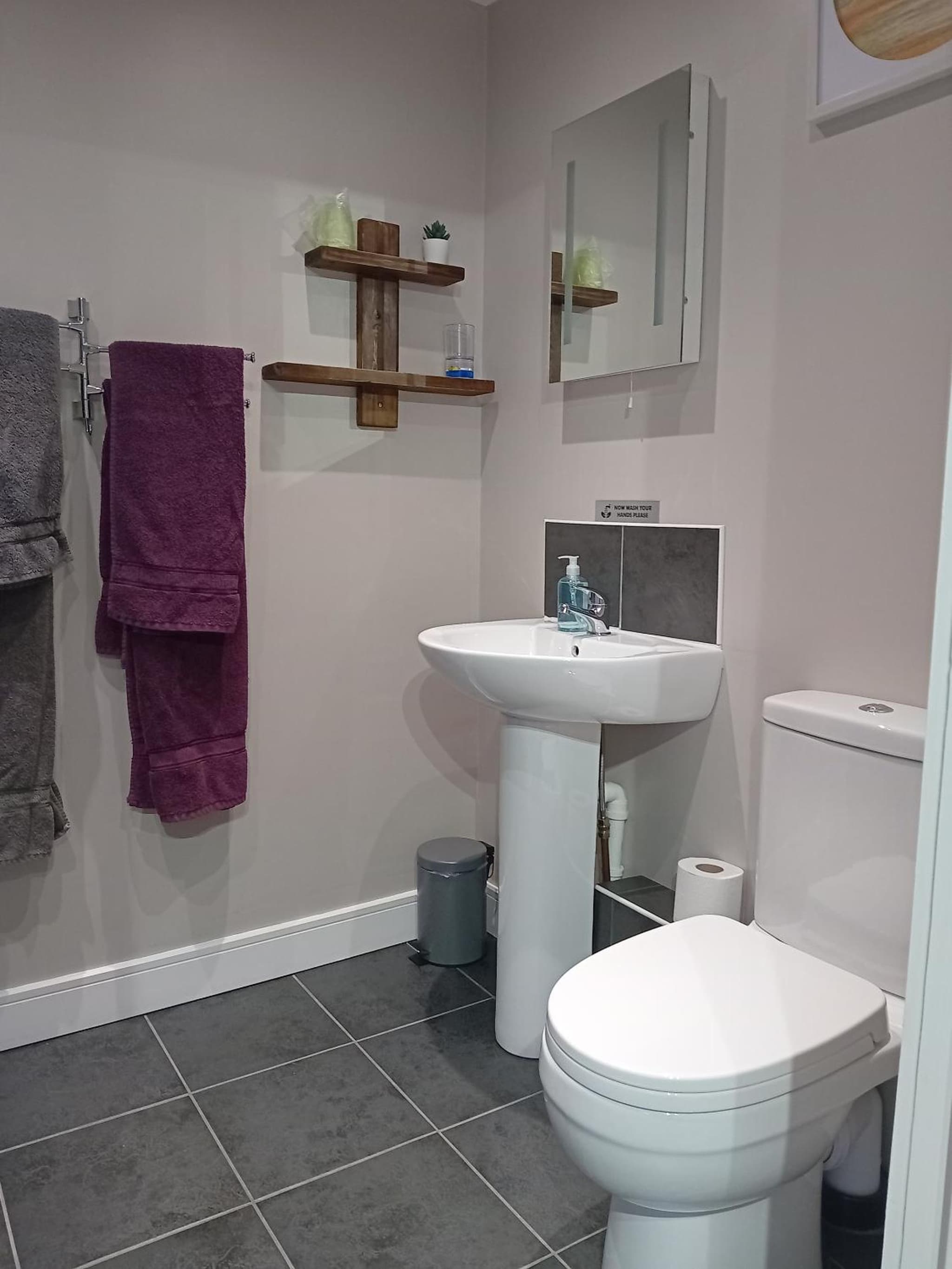 Middle House photo 4