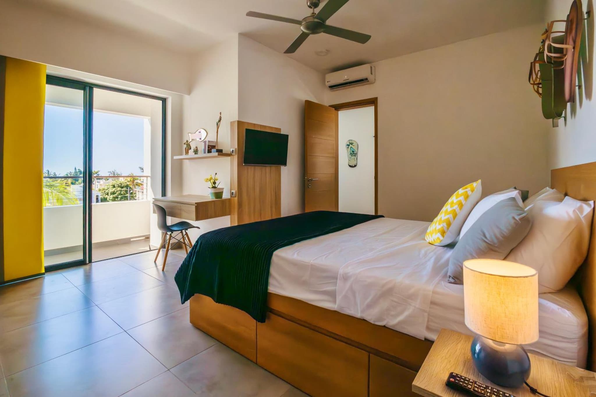 Luxury Penthouse with Jacuzzi, 2 min to Beach photo 3