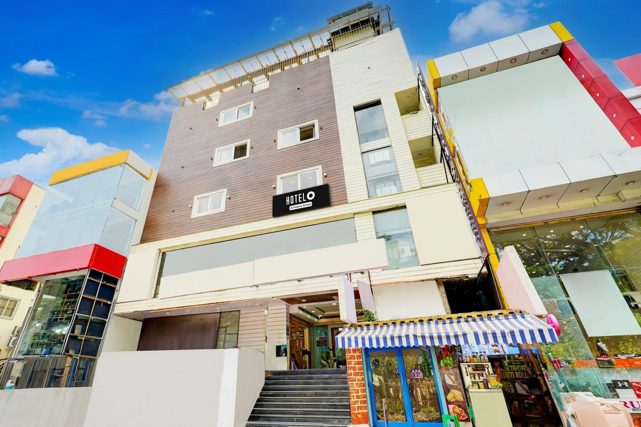 Super Townhouse MG Road Near Commercial Street