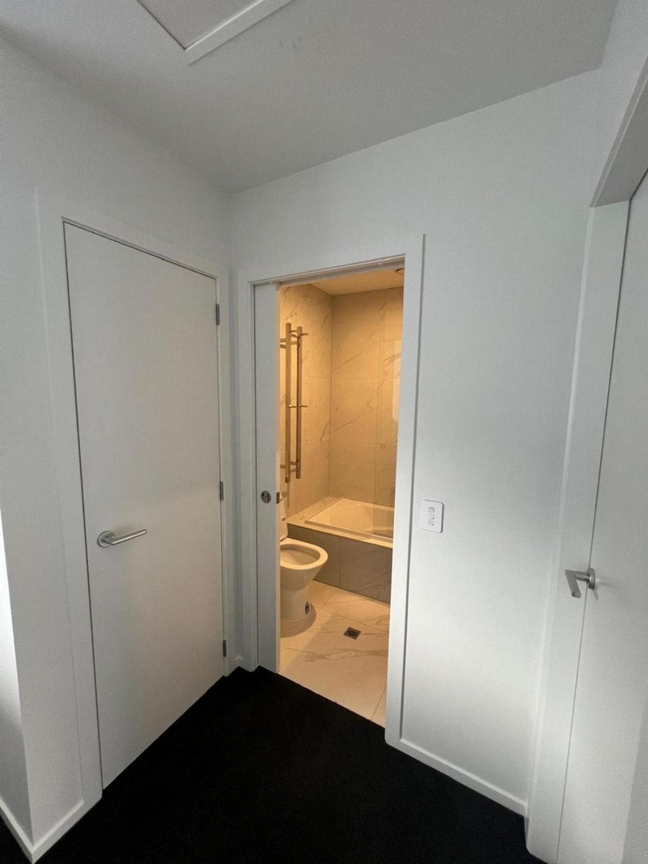Hutt Central Modern 3-Bedroom,3- Bathroom House with Patio and Carpark- 15 Mins to Wellington CBD photo 2