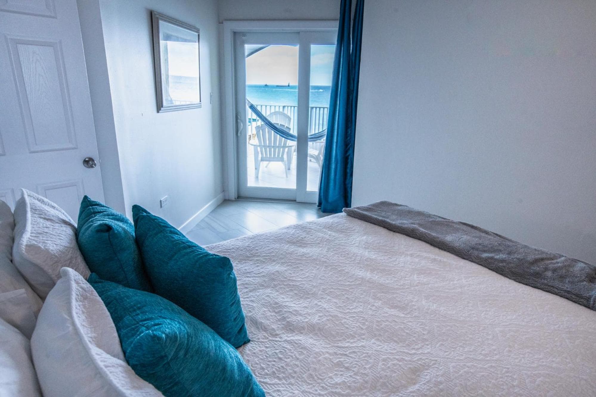 Enjoy Sunsets at Fully Equipped Condo at the Beach photo 3