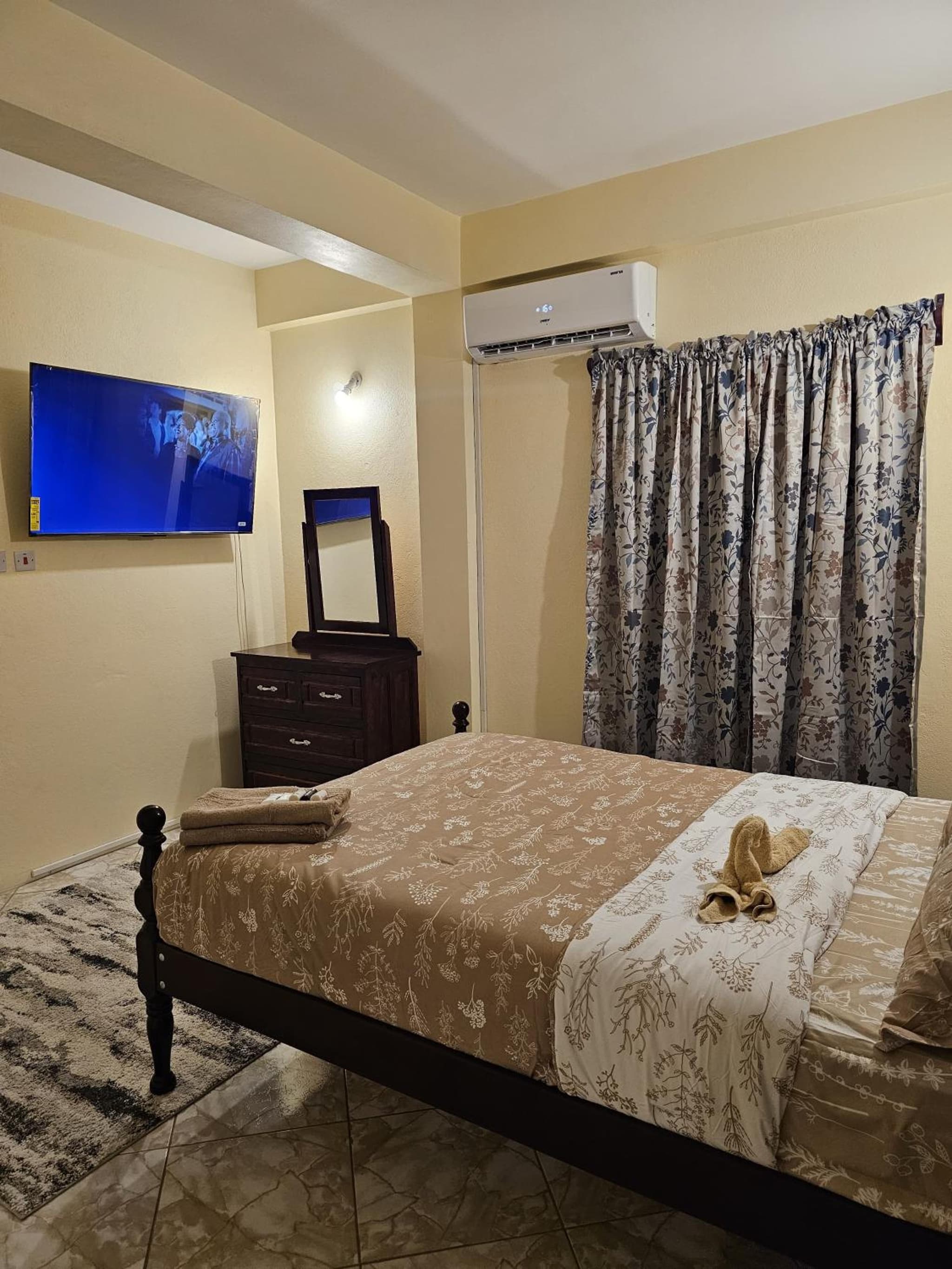 Castle Berry Apartments photo 7